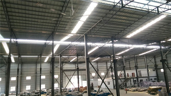 瑞泰風(fēng)扇機(jī)組合,大型鋼結(jié)構(gòu)廠房,高大型廠房車(chē)間,通風(fēng)降溫設(shè)備,大型工業(yè)風(fēng)扇，瑞泰風(fēng)工業(yè)大風(fēng)扇