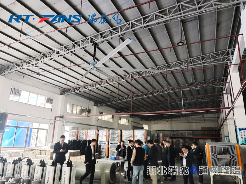  永磁直驅(qū)工業(yè)大吊扇,永磁工業(yè)大吊扇,永磁工業(yè)大風扇,大型工業(yè)風扇,高大型空間降溫