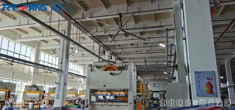 夏日炎炎，你的企業(yè)需要安裝一款工業(yè)大風扇幫你迅速解決高大車間的通風降溫難題！